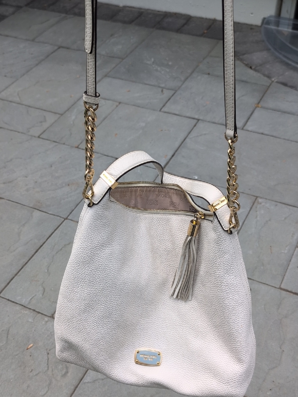 Michael Kors Cream Pebbled Leather Hobo With Crossbody Strap. EUC - Picture 11 of 12